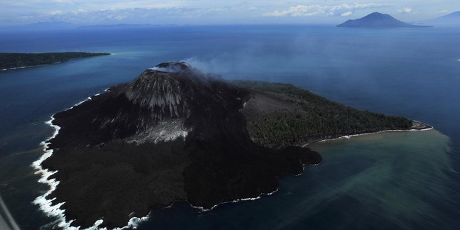 Gunung Krakatau dan Pulau Sebesi